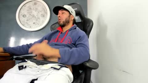 Snapshot of kevin_bronx chatting on 02-10-25, 02:26 Kevin online show from 02-10-25, 02:26