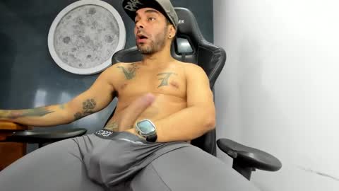 Snapshot of kevin_bronx chatting on 02-26-25, 10:42 Kevin online show from 02-26-25, 10:42