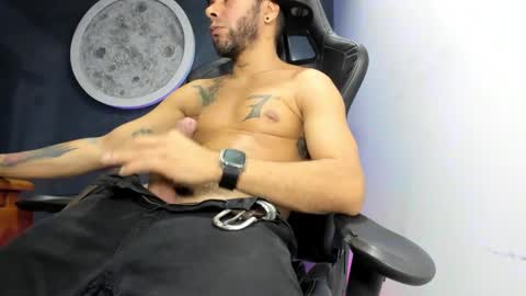 Snapshot of kevin_bronx chatting on 03-08-25, 11:39 Kevin online show from 03-08-25, 11:39