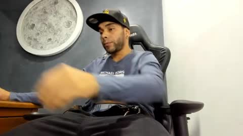 Snapshot of kevin_bronx chatting on 10-12-25, 11:15 Kevin online show from 10-12-25, 11:15