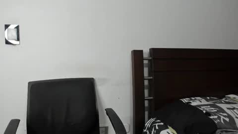 Snapshot of kevin_malone22 chatting on 12-14-25, 11:53 kevin_malone22 online show from 12-14-25, 11:53