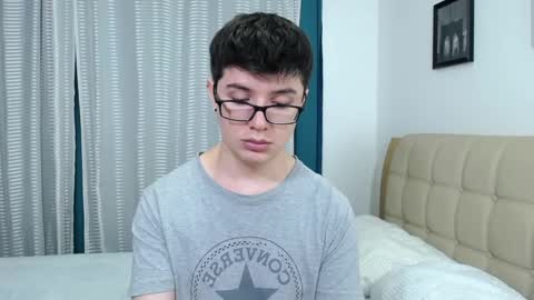 Snapshot of kevinhunts chatting on 10-09-25, 01:36 Kevin online show from 10-09-25, 01:36