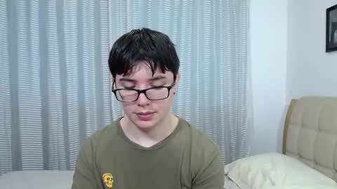 Snapshot of kevinhunts chatting on 10-25-25, 04:35 Kevin online show from 10-25-25, 04:35