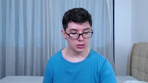 Snapshot of kevinhunts chatting on 11-11-25, 04:18 Kevin online show from 11-11-25, 04:18