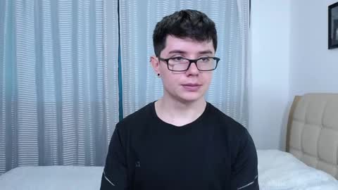 Snapshot of kevinhunts chatting on 11-12-25, 04:29 Kevin online show from 11-12-25, 04:29