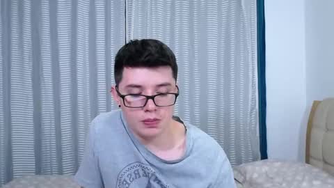 Snapshot of kevinhunts chatting on 11-28-25, 02:14 Kevin online show from 11-28-25, 02:14