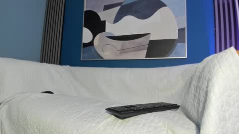 Snapshot of kevinn_blue chatting on 11-18-25, 01:15 Sexy Hot Kevin online show from 11-18-25, 01:15
