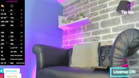 Snapshot of kevinn_blue chatting on 12-04-25, 04:22 Sexy Hot Kevin online show from 12-04-25, 04:22