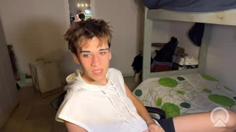 Snapshot of kevinonly43 chatting on 04-01-26, 09:32 kevonly online show from 04-01-26, 09:32