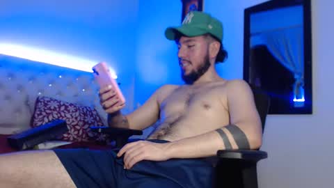 kevinsantiag0 online show from 12-21-25, 12:07