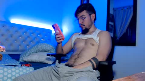 kevinsantiag0 online show from 08-09-26, 12:56