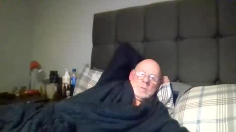 kevlooking4sez online show from 12-19-25, 01:12