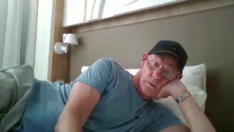 Snapshot of kevlooking4sez chatting on 06-17-26, 03:35 kevlooking4sez online show from 06-17-26, 03:35