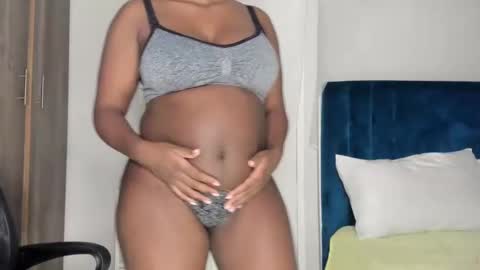 Snapshot of keyara_ chatting on 02-28-25, 08:18 Keyara online show from 02-28-25, 08:18