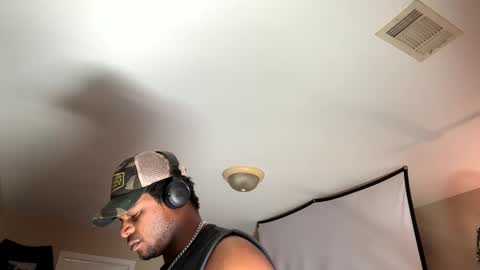 Snapshot of keybump323 chatting on 03-11-25, 05:46 Keybump online show from 03-11-25, 05:46