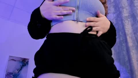 Snapshot of keytsilvas chatting on 12-14-24, 02:45 Keyt online show from 12-14-24, 02:45