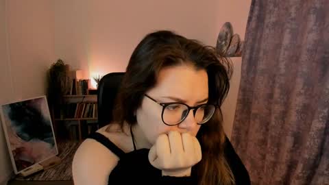 Snapshot of keytsilvas chatting on 12-16-24, 05:17 Keyt online show from 12-16-24, 05:17