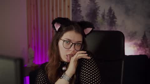 Snapshot of keytsilvas chatting on 01-20-25, 02:25 Keyt online show from 01-20-25, 02:25