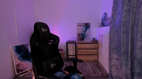 Snapshot of keytsilvas chatting on 01-26-25, 08:36 Keyt online show from 01-26-25, 08:36