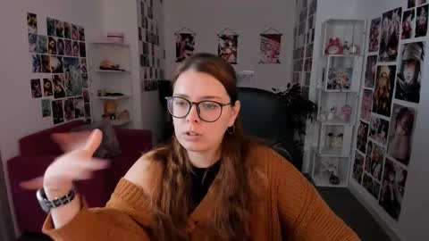 Snapshot of keytsilvas chatting on 09-13-25, 09:09 Keyt online show from 09-13-25, 09:09