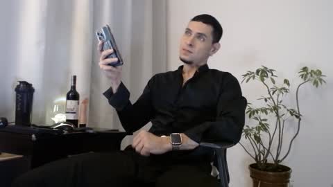 Snapshot of khalican chatting on 02-26-26, 10:14 KhalicaN online show from 02-26-26, 10:14