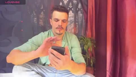 Snapshot of khatarsis2000 chatting on 01-10-26, 07:32 DonyBrown online show from 01-10-26, 07:32