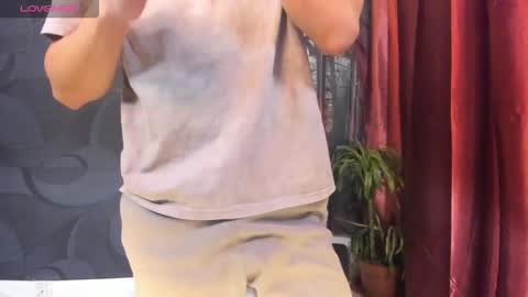 Snapshot of khatarsis2000 chatting on 01-12-26, 05:12 DonyBrown online show from 01-12-26, 05:12