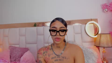 Khelany Isyy  online show from 12-19-24, 01:18