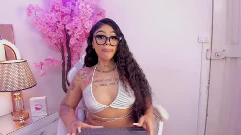 Khelany Isyy  online show from 03-11-25, 01:05