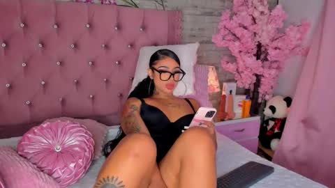 Khelany Isyy  online show from 09-14-25, 01:43