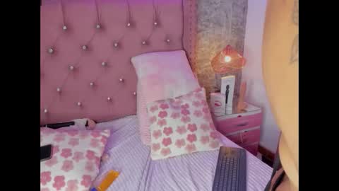 Khelany Isyy  online show from 01-10-26, 02:41