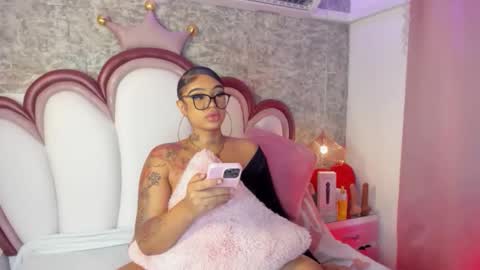 Khelany Isyy  online show from 03-12-26, 01:50