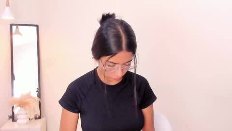 Khloe online show from 04-29-26, 01:26