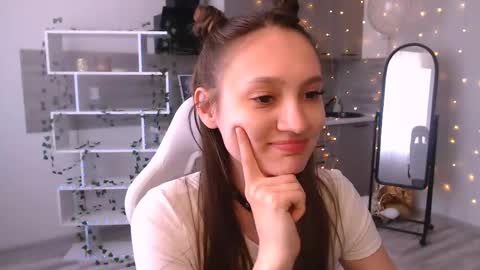 Kiana online show from 05-17-26, 09:38