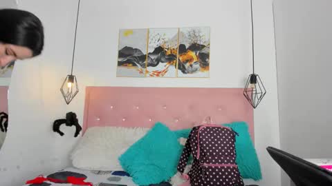 Snapshot of kiara__white chatting on 10-19-25, 12:50 Kiara online show from 10-19-25, 12:50