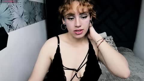 KIARA FOX online show from 12-16-25, 08:25