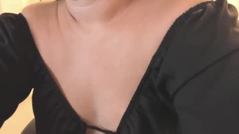 Snapshot of kiara_mirren chatting on 10-01-25, 02:39 K I A R A online show from 10-01-25, 02:39
