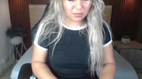 Snapshot of kiara_mirren chatting on 10-04-25, 07:56 K I A R A online show from 10-04-25, 07:56