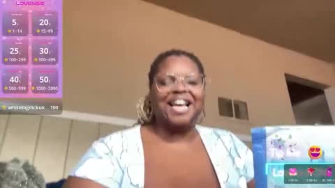 Snapshot of kiarasugars chatting on 12-22-25, 07:44 KiaraSugars online show from 12-22-25, 07:44