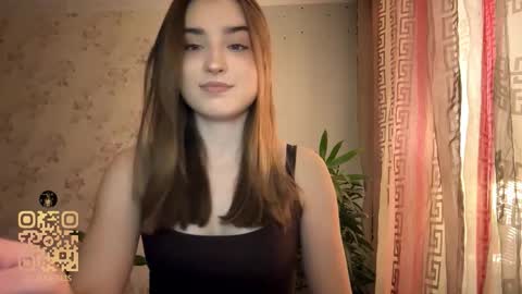 Ola my name is Lissa  Lets hit 10 Thumbs Up together   online show from 02-05-26, 08:02