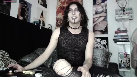 Snapshot of kiiller_queen chatting on 04-30-26, 09:08 kenny online show from 04-30-26, 09:08