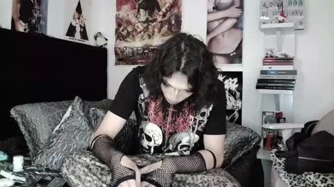Snapshot of kiiller_queen chatting on 05-14-26, 07:20 kenny online show from 05-14-26, 07:20