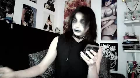 Snapshot of kiiller_queen chatting on 05-20-26, 07:09 kenny online show from 05-20-26, 07:09
