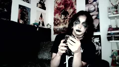 Snapshot of kiiller_queen chatting on 05-27-26, 08:28 kenny online show from 05-27-26, 08:28