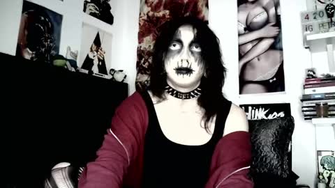 Snapshot of kiiller_queen chatting on 06-08-26, 01:28 kenny online show from 06-08-26, 01:28