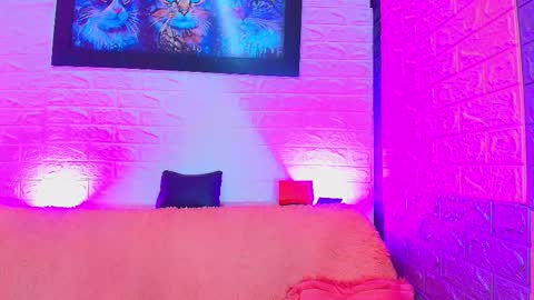 Snapshot of kiim_katta001 chatting on 12-15-25, 01:43 leidy online show from 12-15-25, 01:43