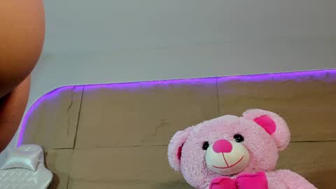 Snapshot of kiimcooper chatting on 01-25-25, 10:08 KIM COOPER online show from 01-25-25, 10:08