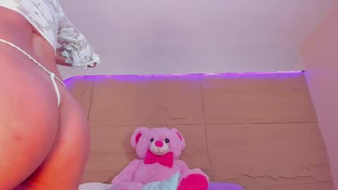 Snapshot of kiimcooper chatting on 02-27-25, 10:04 KIM COOPER online show from 02-27-25, 10:04