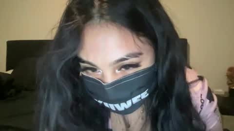 Snapshot of kiiwee chatting on 10-22-25, 02:12 KIIWEE online show from 10-22-25, 02:12