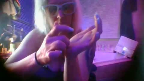 kikilovespartylights online show from 05-14-26, 12:01